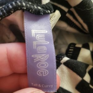 Womans Lularoe Tall and Curvy leggings